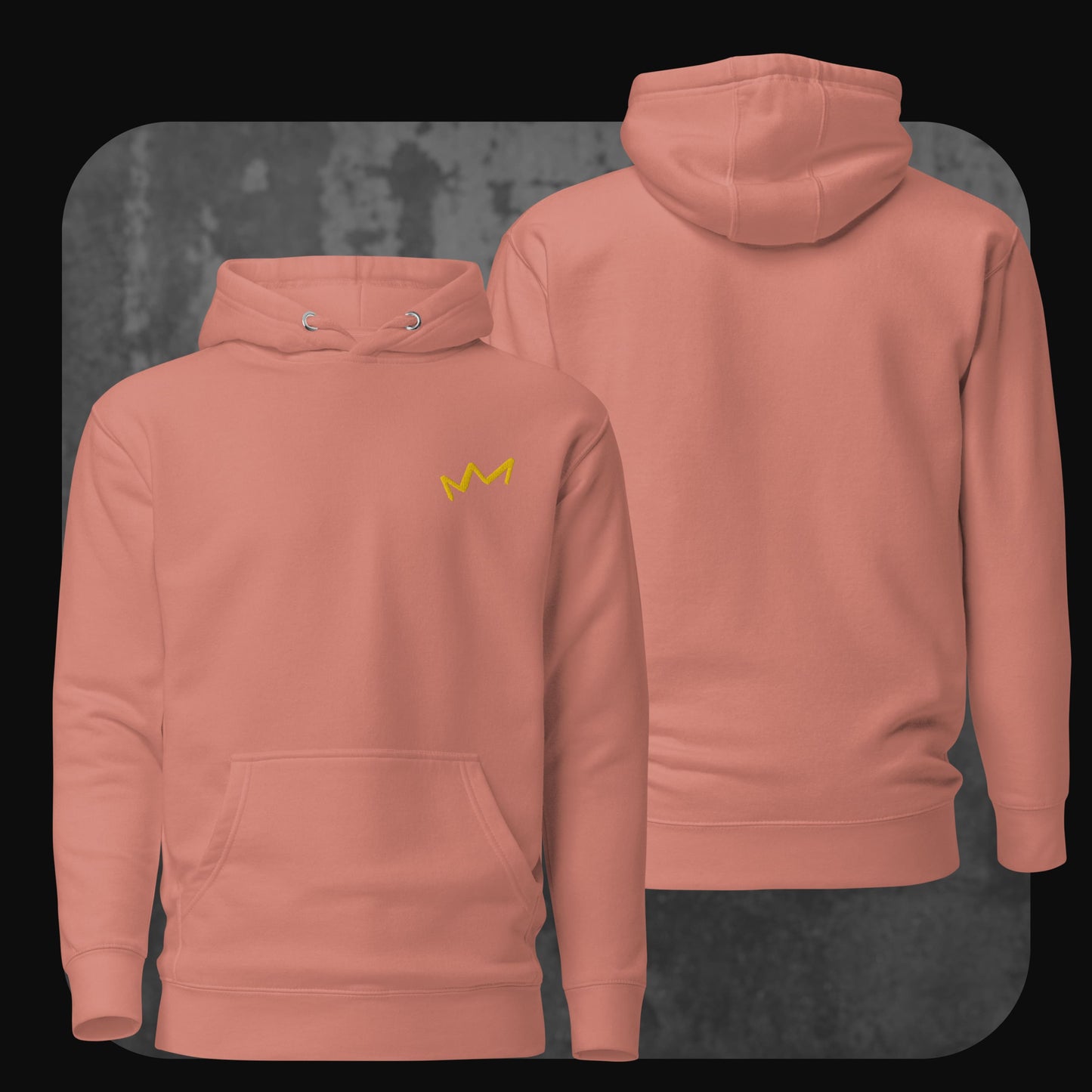 Rosafarbener Hoodie mit gelbem Kronenlogo links auf der Brust. Rückseite schlicht.
