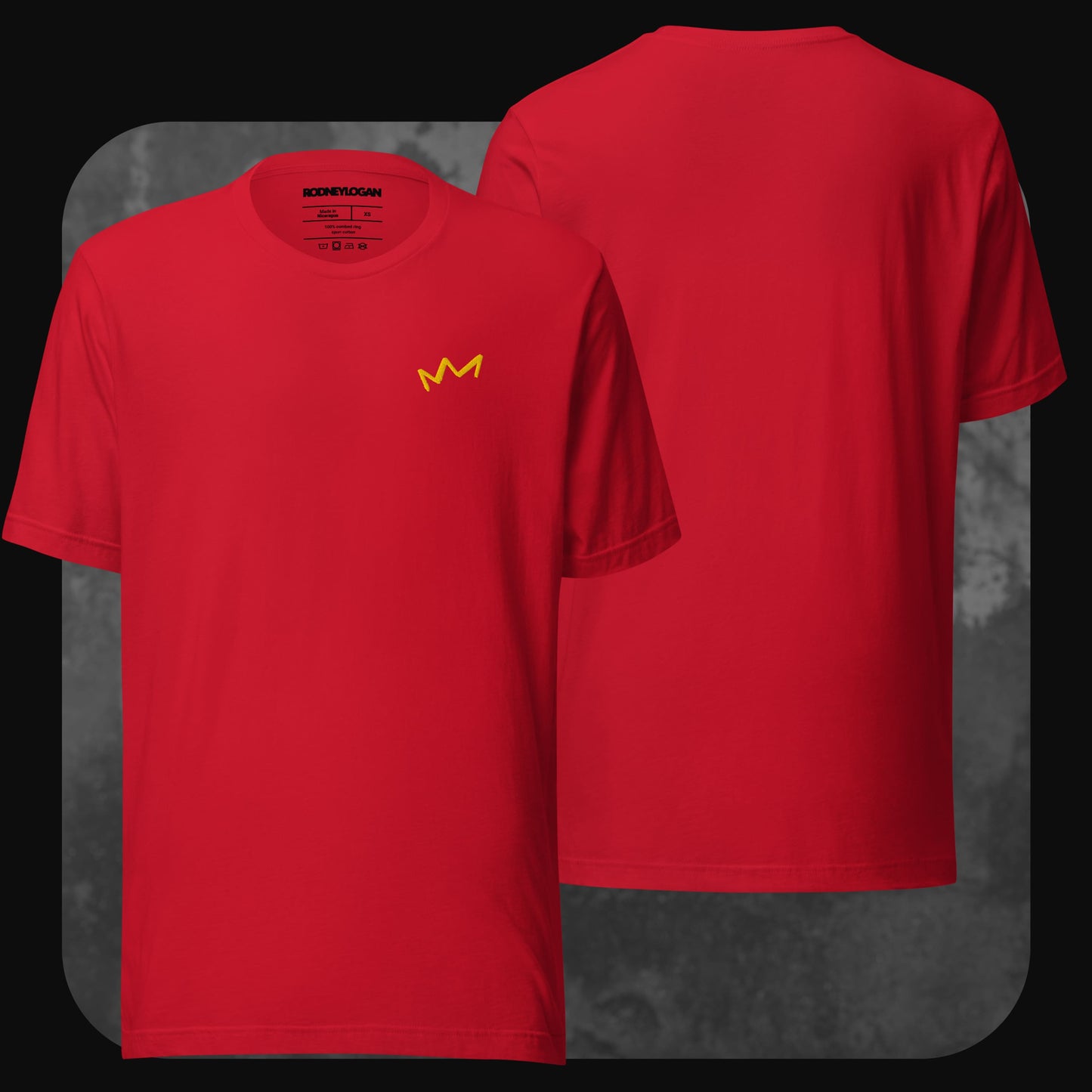 Kräftig rotes T-Shirt mit kleiner gelber Krone links auf der Brust. Rückseite schlicht ohne Aufdruck.