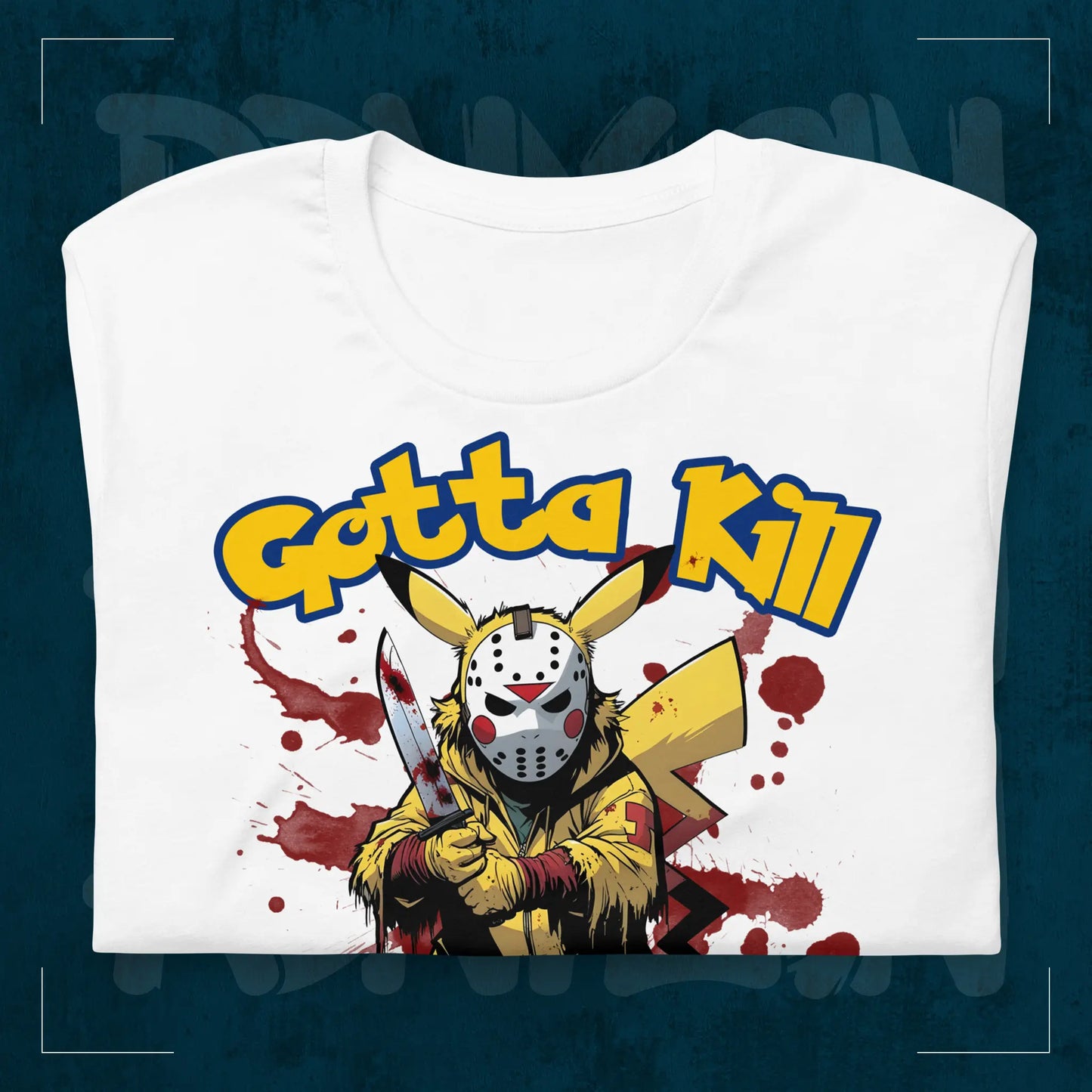 Weißes RodneyLogan Regular T-Shirt mit „Gotta Kill Em All“-Motiv als Detailaufnahme auf dunkelblauem Hintergrund.