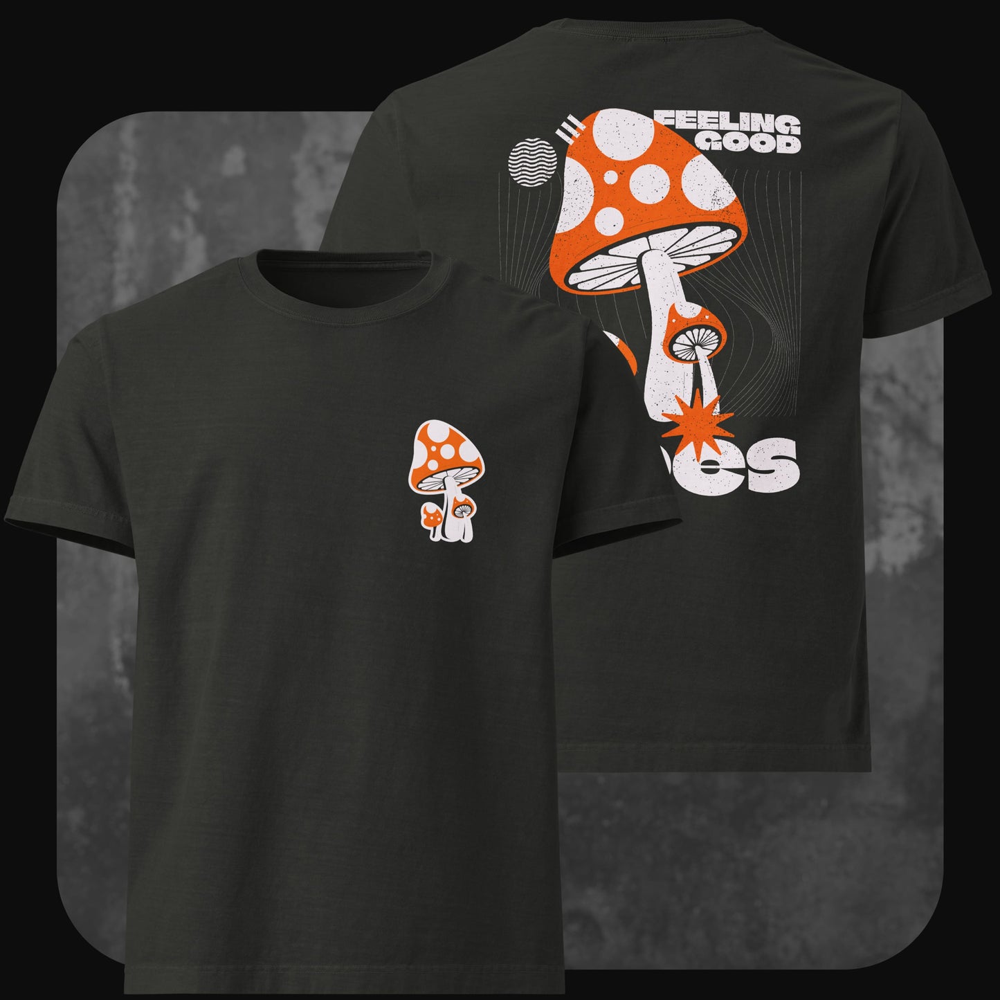 Schwarzes T-Shirt mit kleinem roten Fliegenpilz vorne links. Rückseite mit großem Pilzmotiv und Schrift „Feeling Good Vibes“.