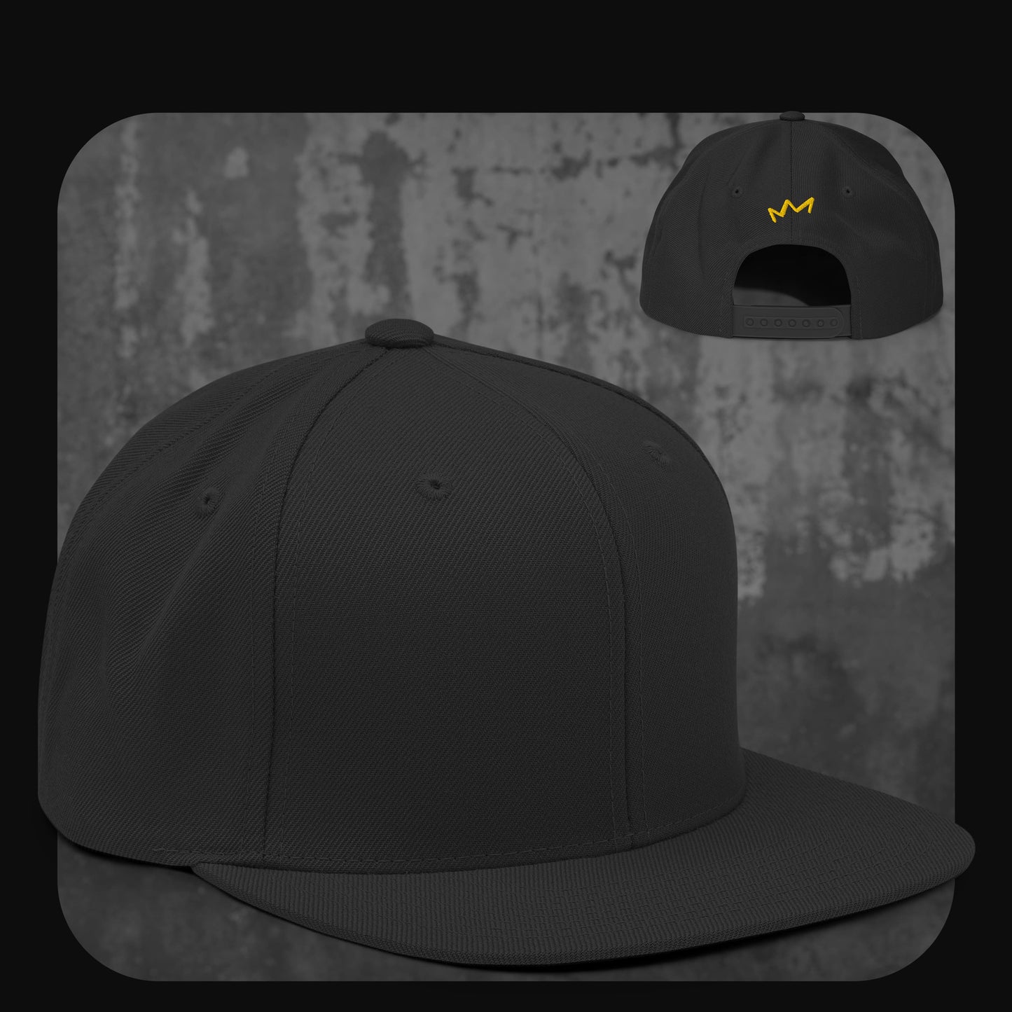 Schlichte schwarze Snapback-Cap mit schwarzem Schirm und Verschluss – gelbe Krone auf der Rückseite.