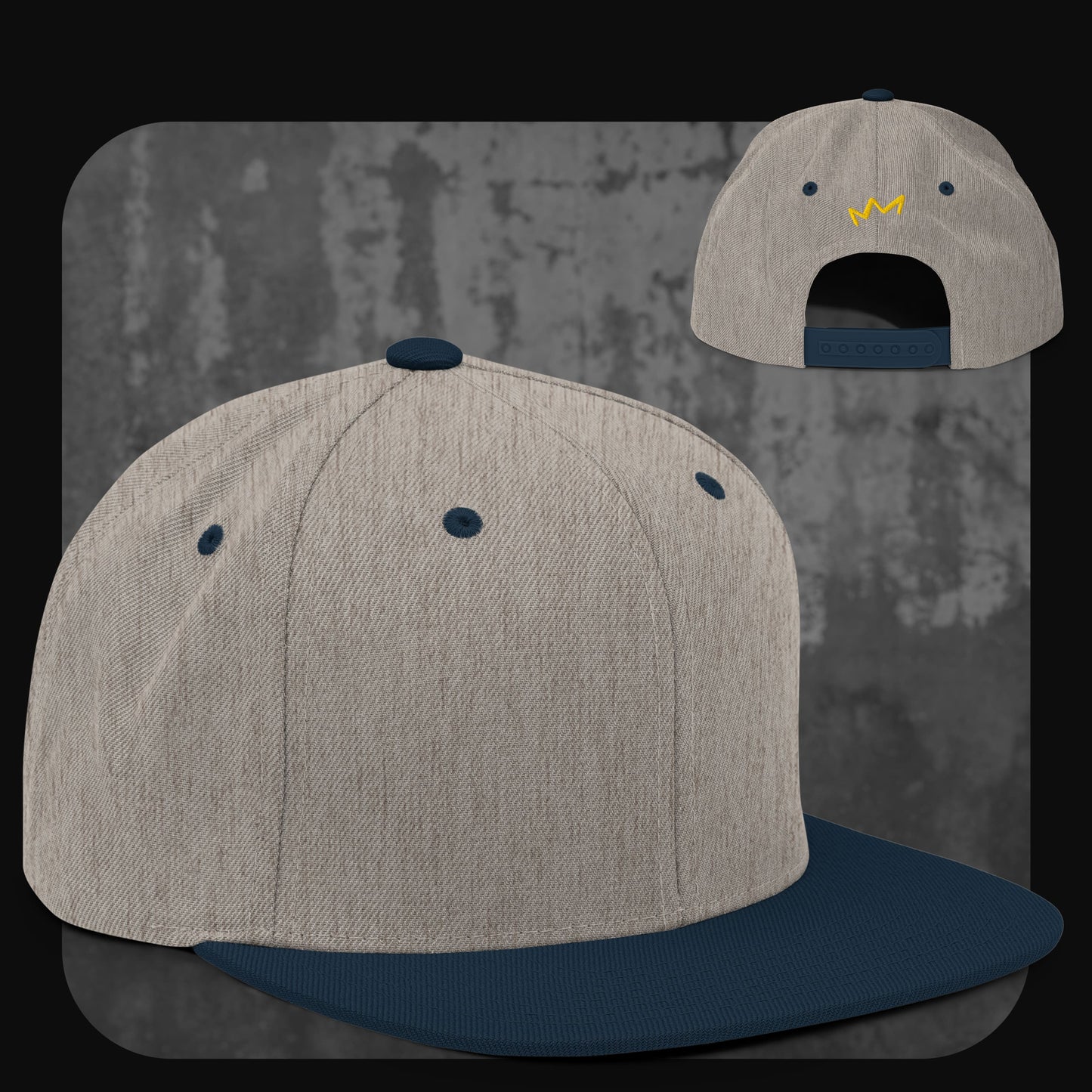 Snapback-Cap in meliertem Grau mit dunkelblauem Schirm, navyfarbenen Akzenten und gelbem Krönchen-Logo auf der Rückseite.