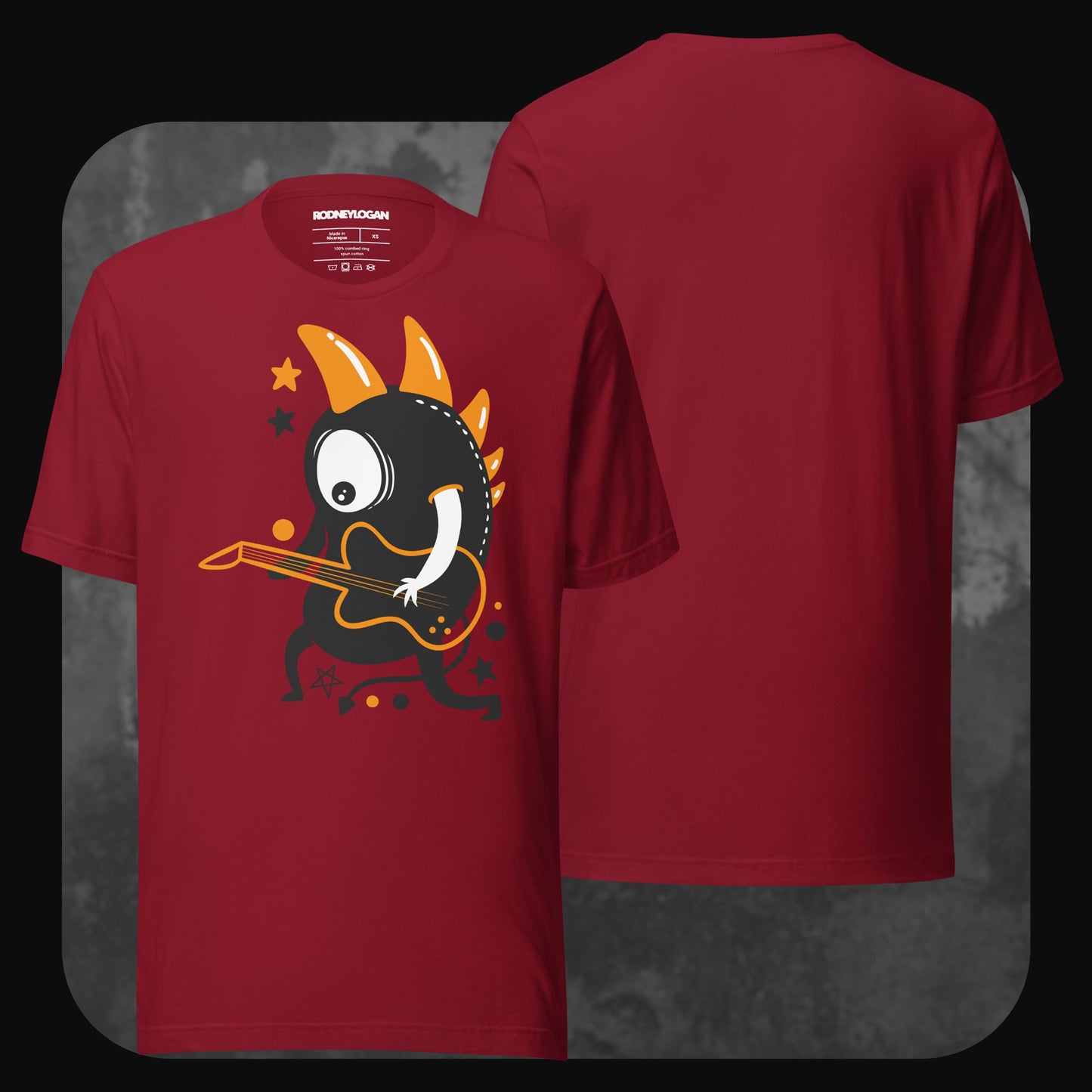Dunkelrotes T-Shirt mit großem, verspieltem Motiv eines schwarzen, einäugigen Monsters mit orangen Stacheln und Gitarre; Rückseite schlicht.