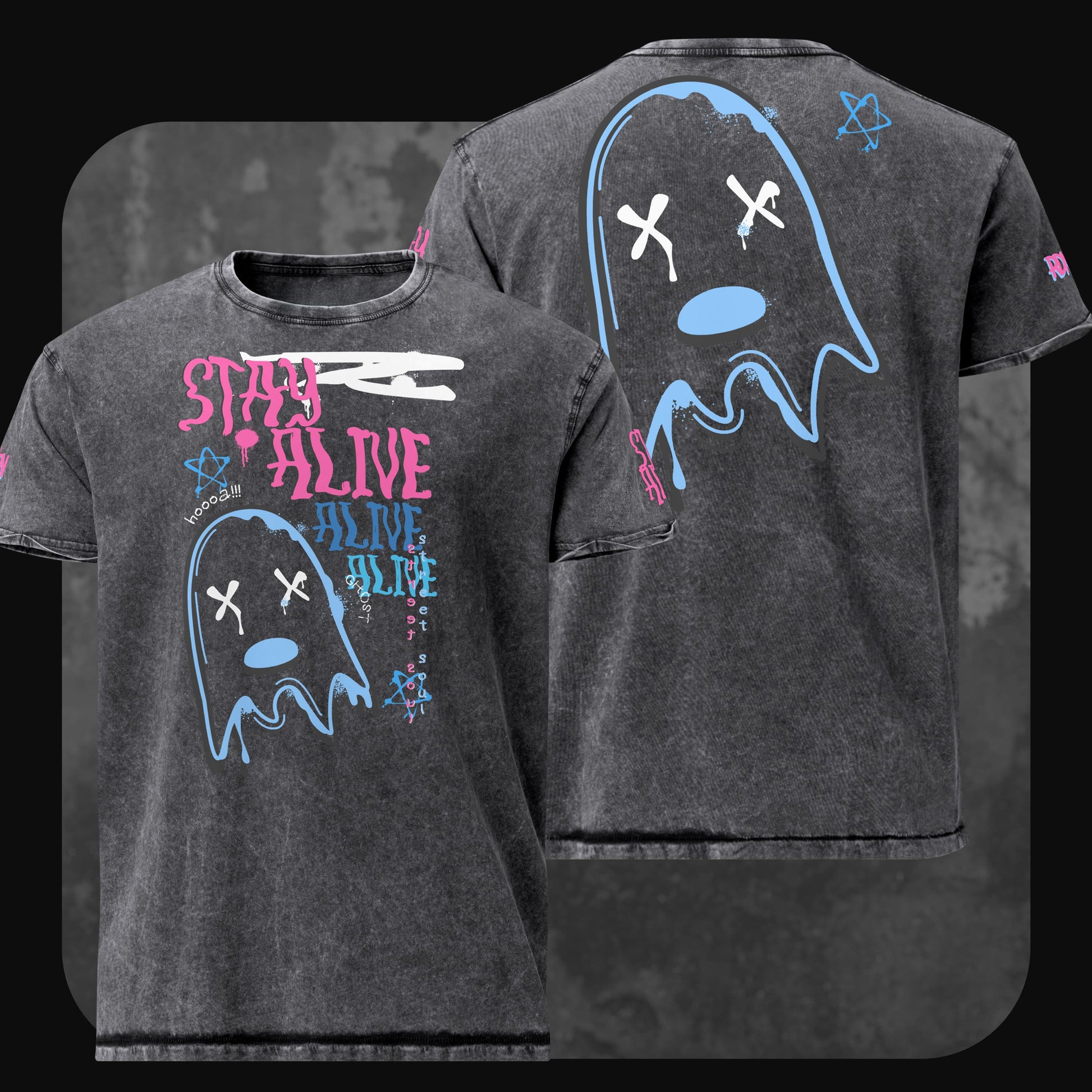 Schwarz verwaschenes Shirt mit pink-blauem Graffiti-Design und großem Ghost-Motiv auf der Rückseite.
