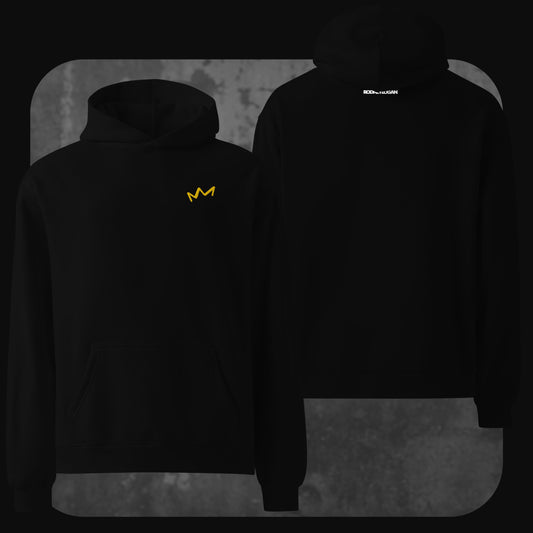 Schwarzer Hoodie mit kleiner gelber Krone als Stickerei auf der linken Brust. Rückseite schlicht ohne Motiv.
