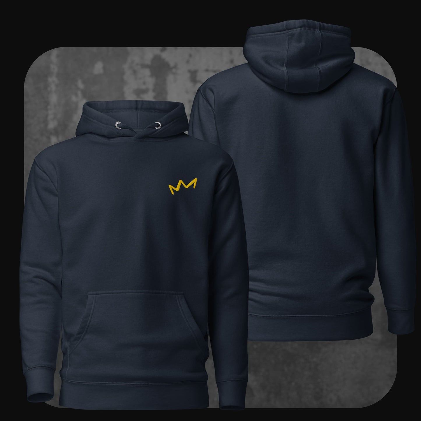 Dunkelblauer Hoodie mit dezentem gelbem Kronenmotiv links auf der Brust. Rückseite ohne Aufdruck.
