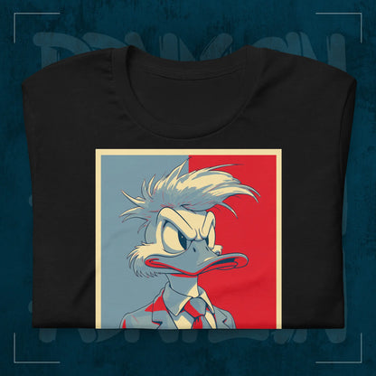 Schwarzes RodneyLogan Regular T-Shirt mit „Make Duckburg Great Again“-Frontmotiv als Detailaufnahme auf dunkelblauem Hintergrund.