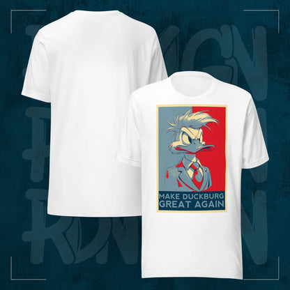 Weißes RodneyLogan Regular T-Shirt mit „Make Duckburg Great Again“-Frontprint und schlichter Rückseite im Produktvergleich.