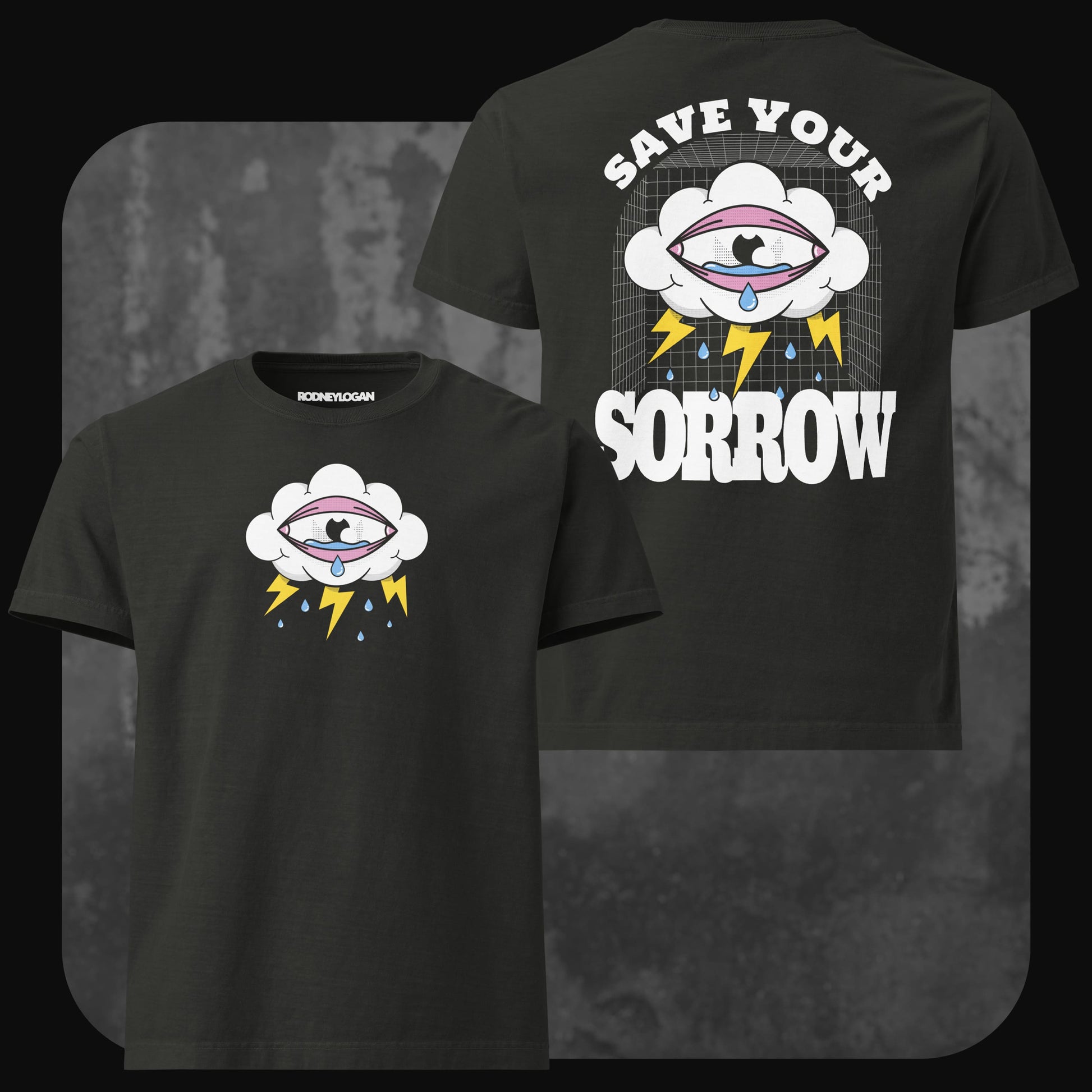 Schwarzes T-Shirt mit Cartoon-Grafik einer Wolke mit weinendem Auge und gelben Blitzen vorne. Rückseite mit großem Wolkenmotiv und dem Schriftzug „SAVE YOUR SORROW“.