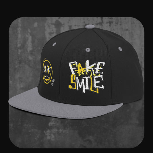 RodneyLogan Snapback Cap von vorne-links mit gelber Smiley-Stickerei und Fake Smile Schriftzug.