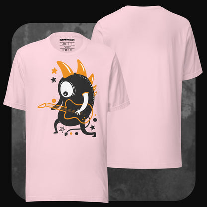 Zartrosa T-Shirt mit großem Cartoon-Monster-Motiv: schwarzes, einäugiges Wesen mit orangen Stacheln spielt Gitarre; Rückseite einfarbig.
