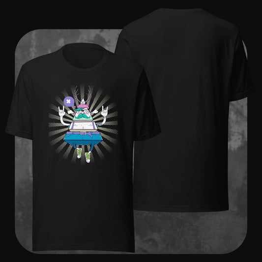 Schwarzes T-Shirt mit Cartoon-Print einer pyramidenförmigen Figur mit Hut, Bart und Geweih, die meditierend schwebt. Hintergrund mit weißen Strahlen, Rückseite schlicht.
