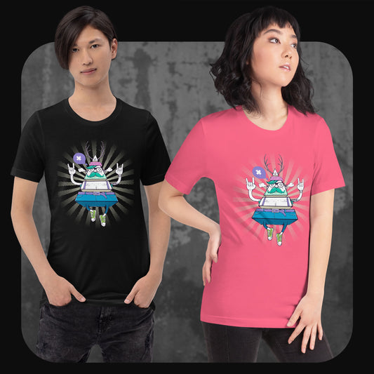 Eine Person trägt ein schwarzes T-Shirt, die andere ein pinkes T-Shirt, beide mit bunter Cartoon-Grafik einer schwebenden Pyramidenfigur mit Bart, Brille und Geweih.