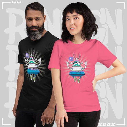 Zwei Personen tragen T-Shirts mit Cartoon-Berg-Design: links in Schwarz, rechts in Pink. Beide Shirts zeigen denselben meditativen Charakter mit Hut, Bart und Shorts, der mit erhobenen Händen dargestellt ist. Keywords: T-Shirt, Cartoon, Berg-Charakter, Streetwear, Grafikprint, Unisex.
